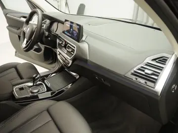 BMW X3 xDrive 30e (Navi LED AHK ACC WLAN)