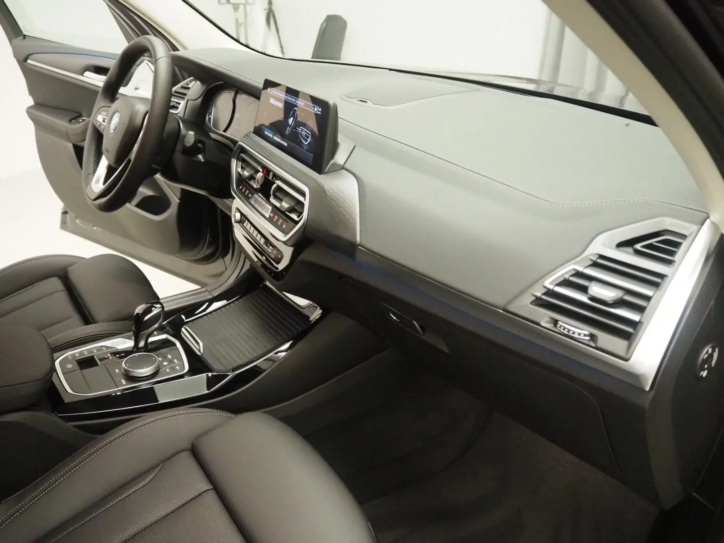 BMW X3 xDrive 30e (Navi LED AHK ACC WLAN)