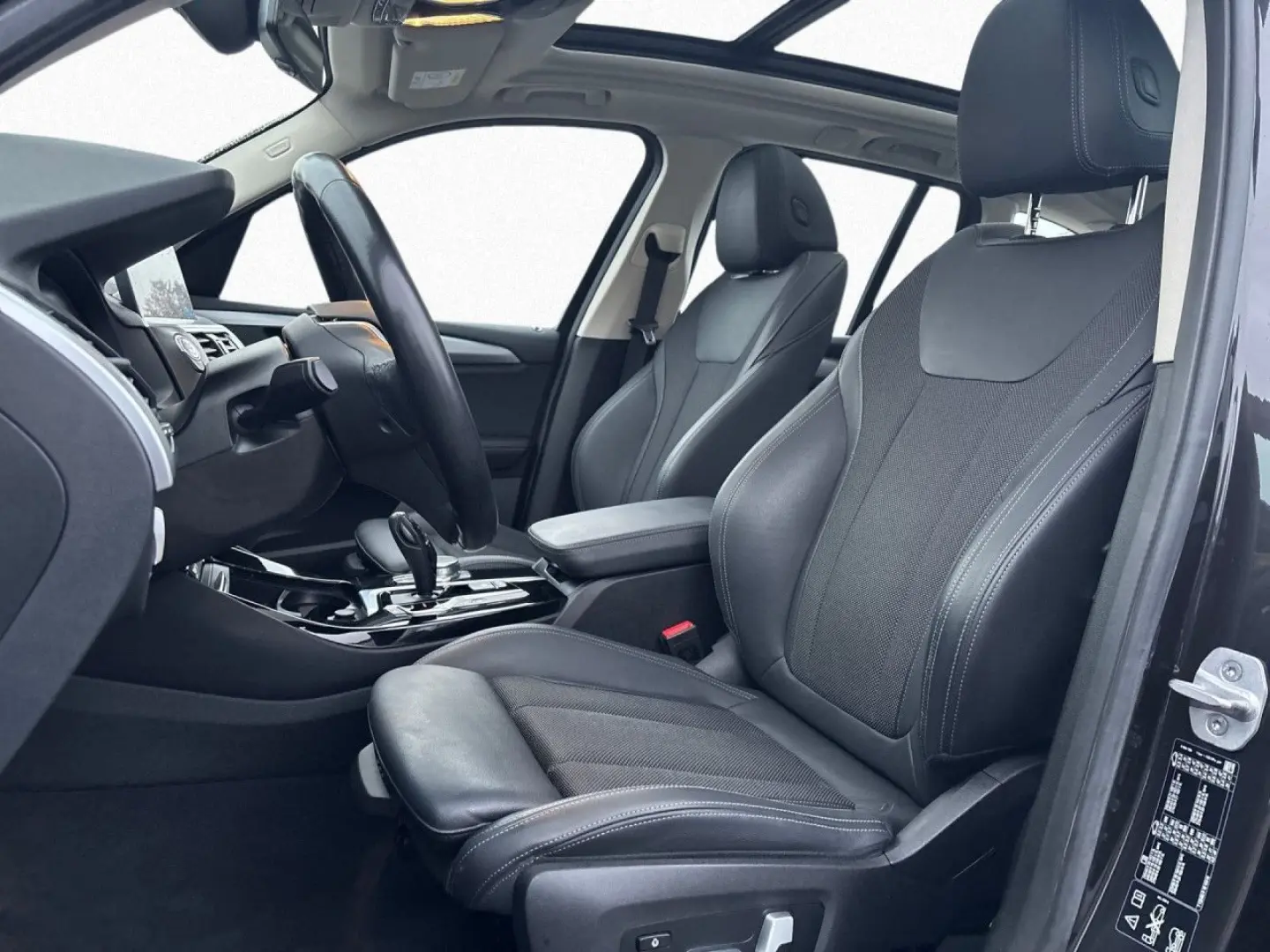 BMW X3 xDr20i Advantage AHK Pano StHz HUD Memo ACC