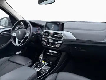 BMW X3 xDr20i Advantage AHK Pano StHz HUD Memo ACC