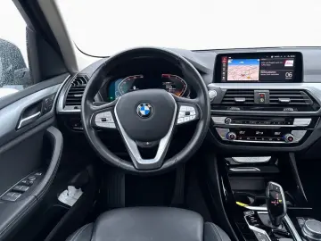 BMW X3 xDr20i Advantage AHK Pano StHz HUD Memo ACC