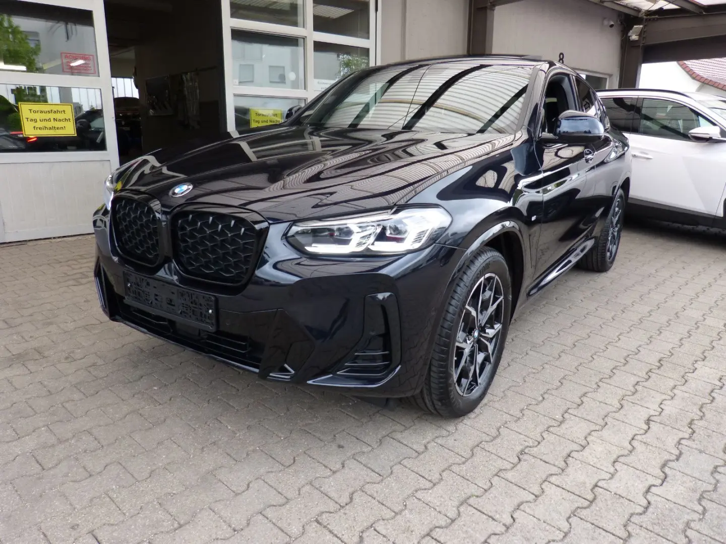 BMW X4 xDrive 20i M Sport PANORAMA AHK HIFI NAVI