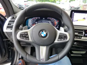 BMW X4 xDrive 20i M Sport PANORAMA AHK HIFI NAVI
