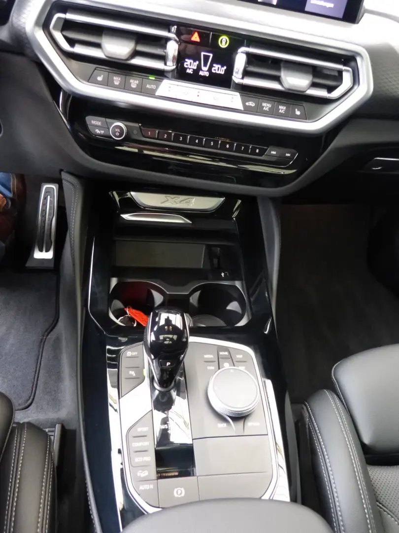 BMW X4 xDrive 20i M Sport PANORAMA AHK HIFI NAVI