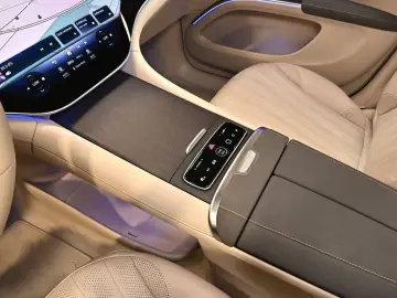 EQS SUV 580 4M AMG Sport Premium+ Hyperscreen AH