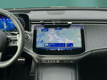 E 300 de 4M AMG+NIGHT+AHK+DISTRO+360°+HUD+SITZKL