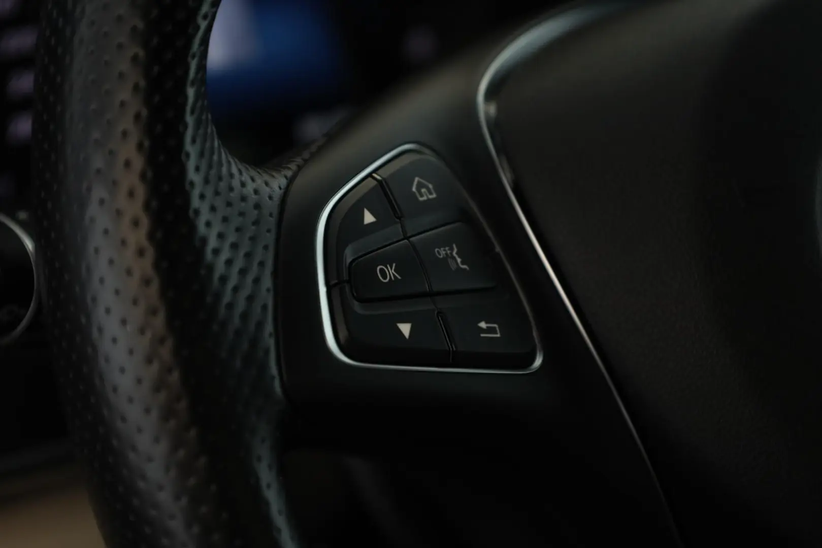 V 300 d 4M lang Avantgarde AMG 8 Pan Nav ACC Kam