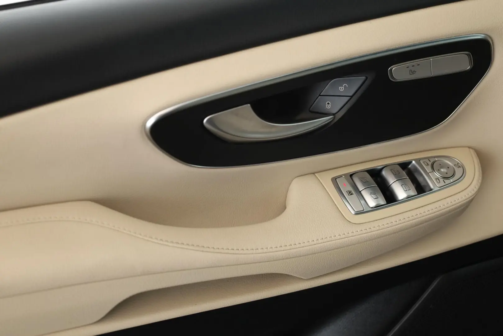 V 300 d 4M lang Avantgarde AMG 8 Pan Nav ACC Kam