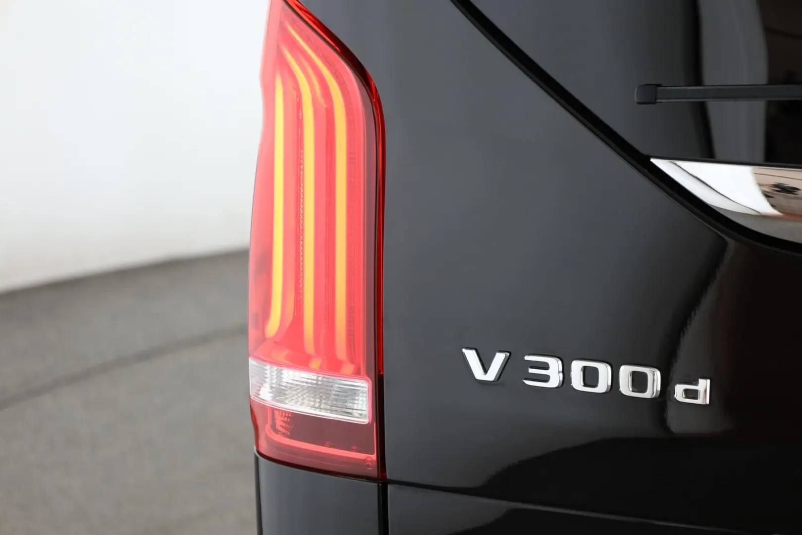 V 300 d 4M lang Avantgarde AMG 8 Pan Nav ACC Kam