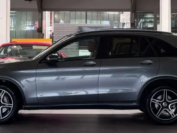 GLC 300 GLC 300d 4Matic*AMG-Line*1.Hand*Pano*AHK