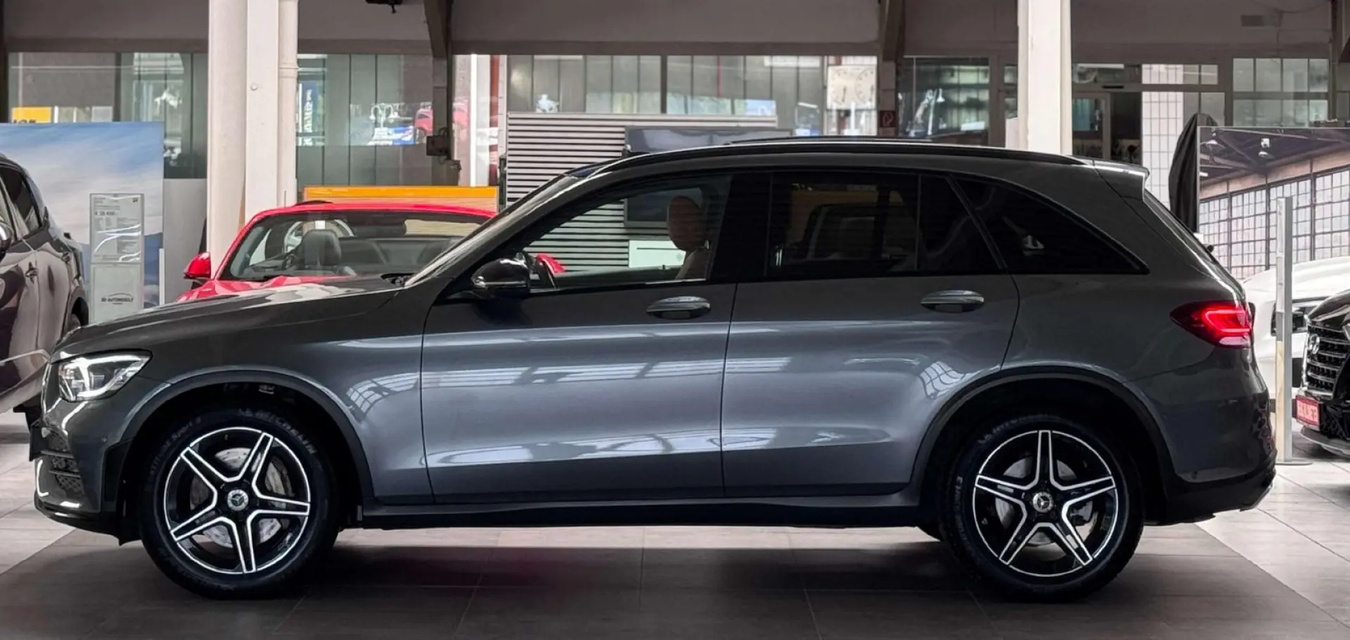 GLC 300 GLC 300d 4Matic*AMG-Line*1.Hand*Pano*AHK