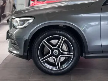 GLC 300 GLC 300d 4Matic*AMG-Line*1.Hand*Pano*AHK