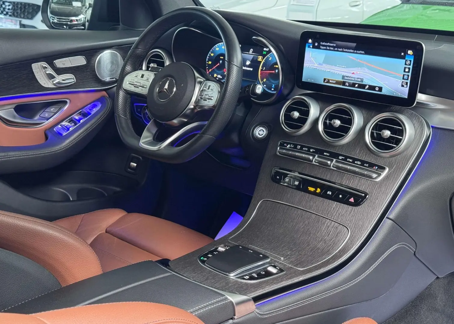 GLC 300 GLC 300d 4Matic*AMG-Line*1.Hand*Pano*AHK