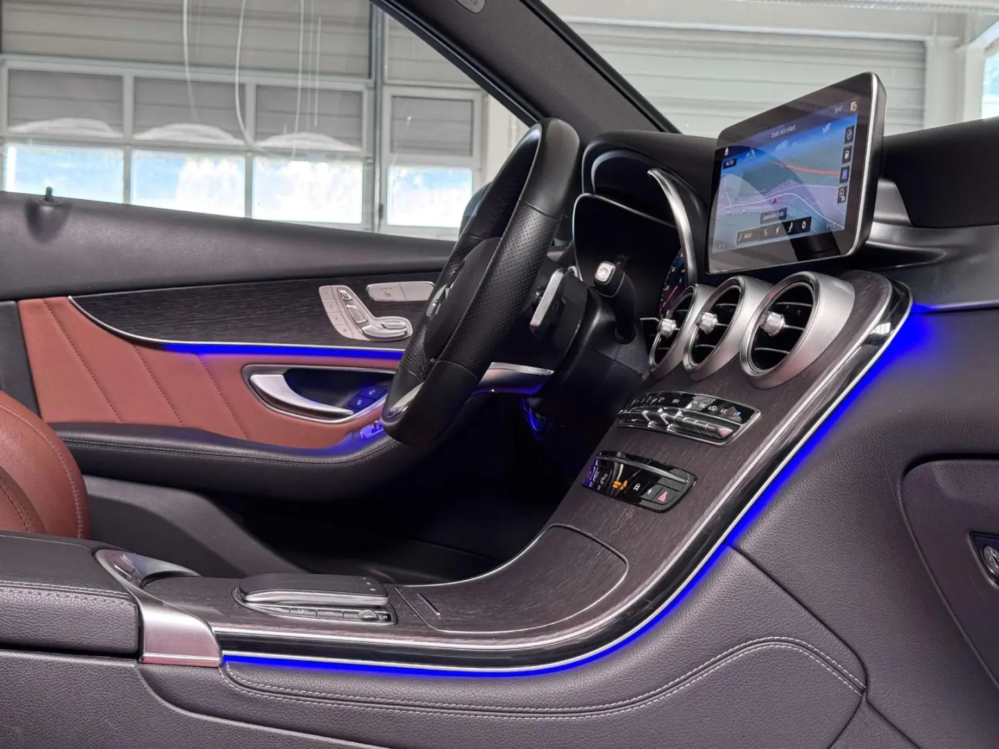 GLC 300 GLC 300d 4Matic*AMG-Line*1.Hand*Pano*AHK