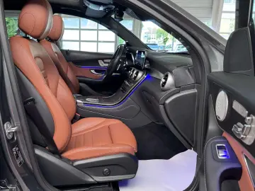 GLC 300 GLC 300d 4Matic*AMG-Line*1.Hand*Pano*AHK
