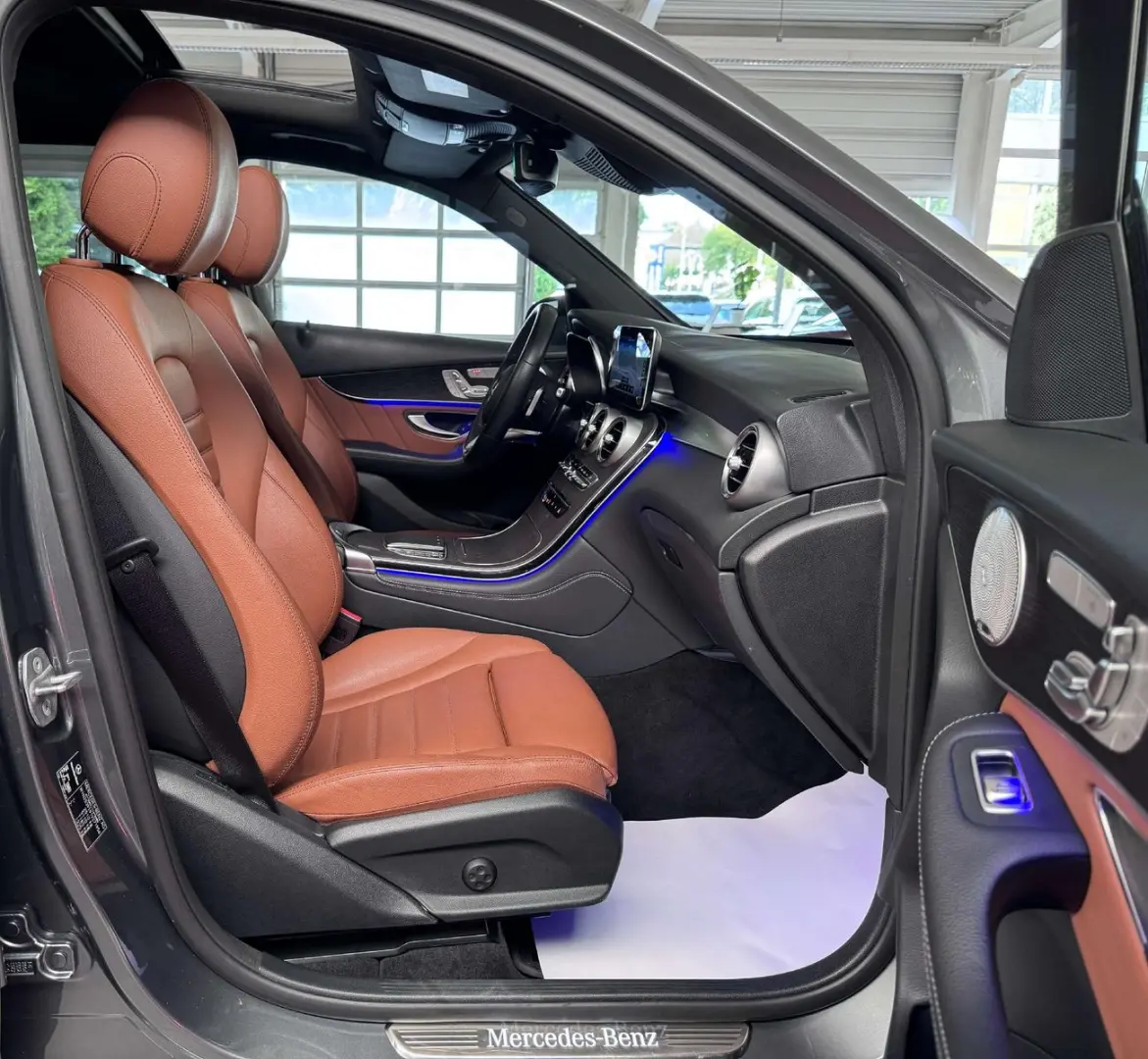 GLC 300 GLC 300d 4Matic*AMG-Line*1.Hand*Pano*AHK