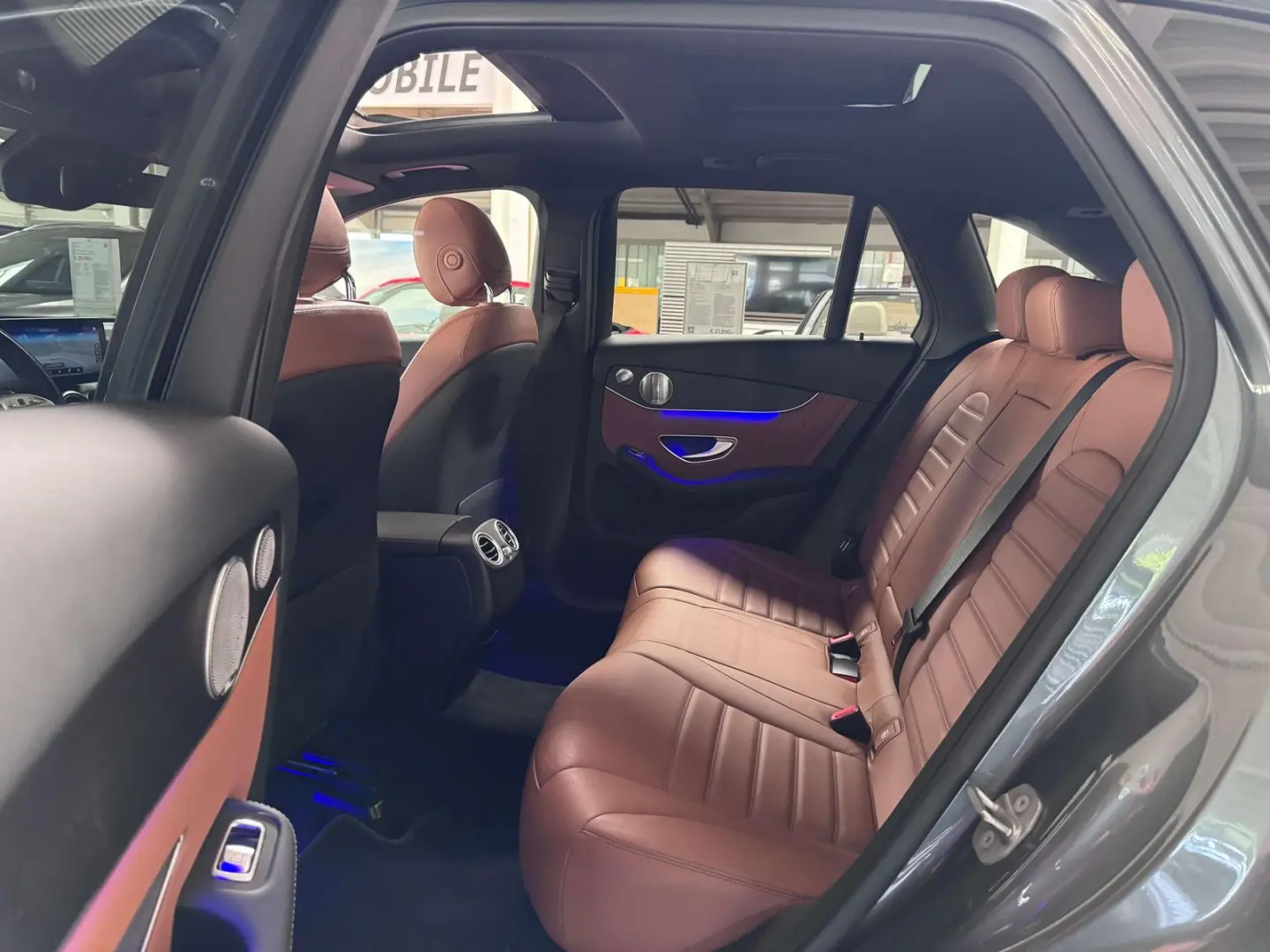 GLC 300 GLC 300d 4Matic*AMG-Line*1.Hand*Pano*AHK