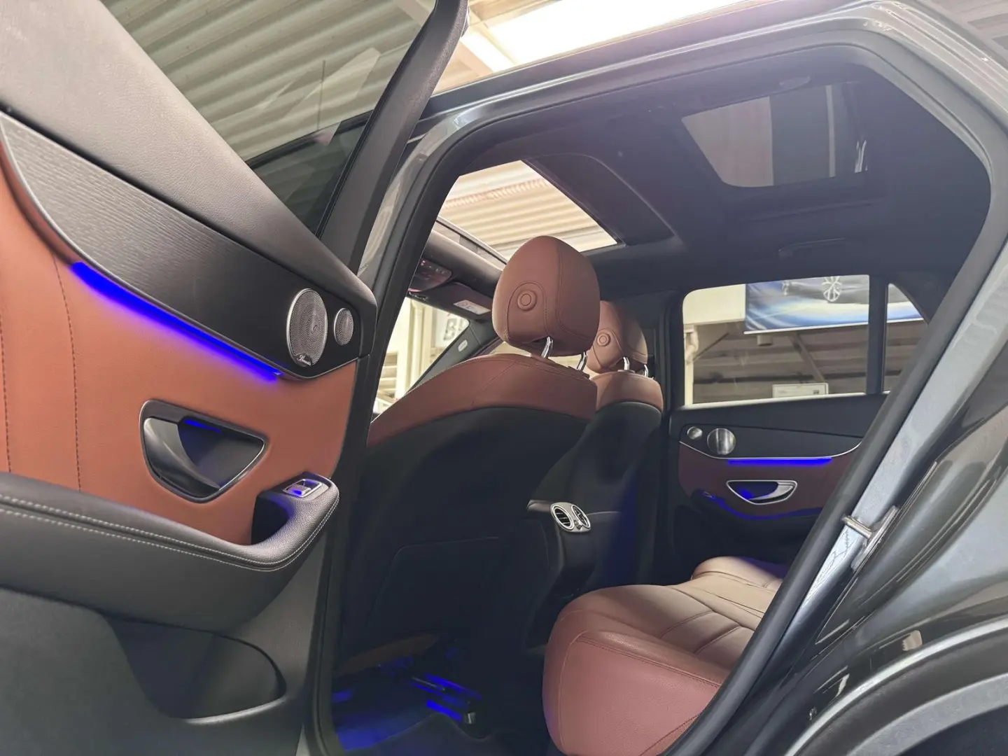 GLC 300 GLC 300d 4Matic*AMG-Line*1.Hand*Pano*AHK