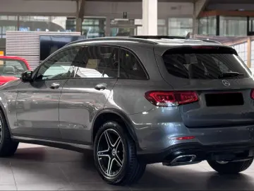 GLC 300 GLC 300d 4Matic*AMG-Line*1.Hand*Pano*AHK