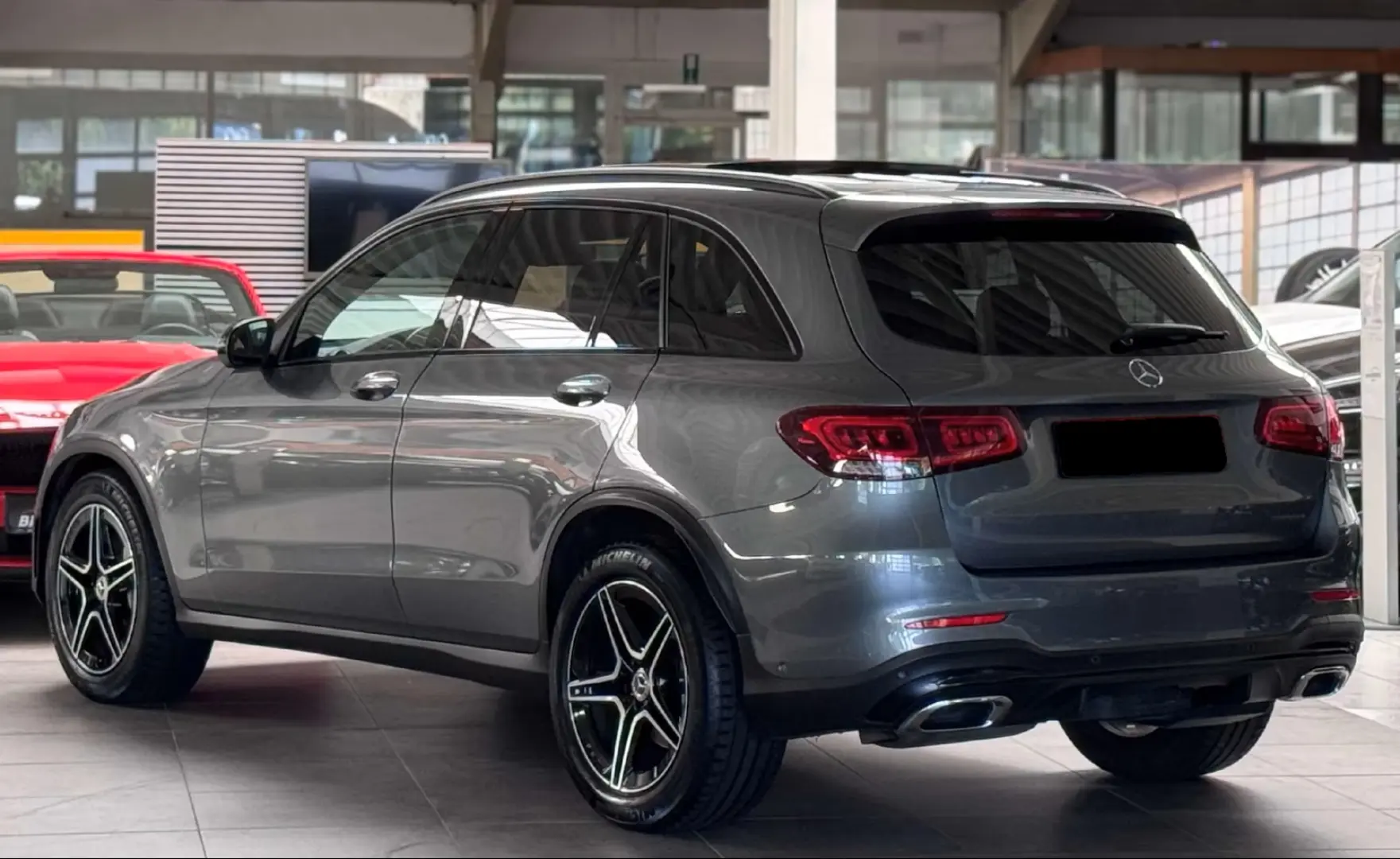 GLC 300 GLC 300d 4Matic*AMG-Line*1.Hand*Pano*AHK