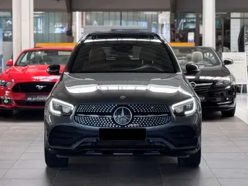 GLC 300 GLC 300d 4Matic*AMG-Line*1.Hand*Pano*AHK