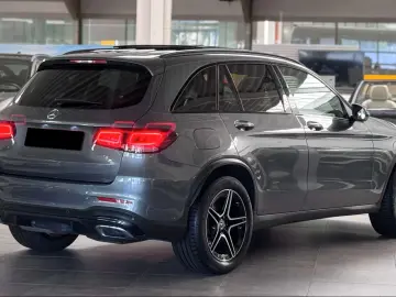 GLC 300 GLC 300d 4Matic*AMG-Line*1.Hand*Pano*AHK