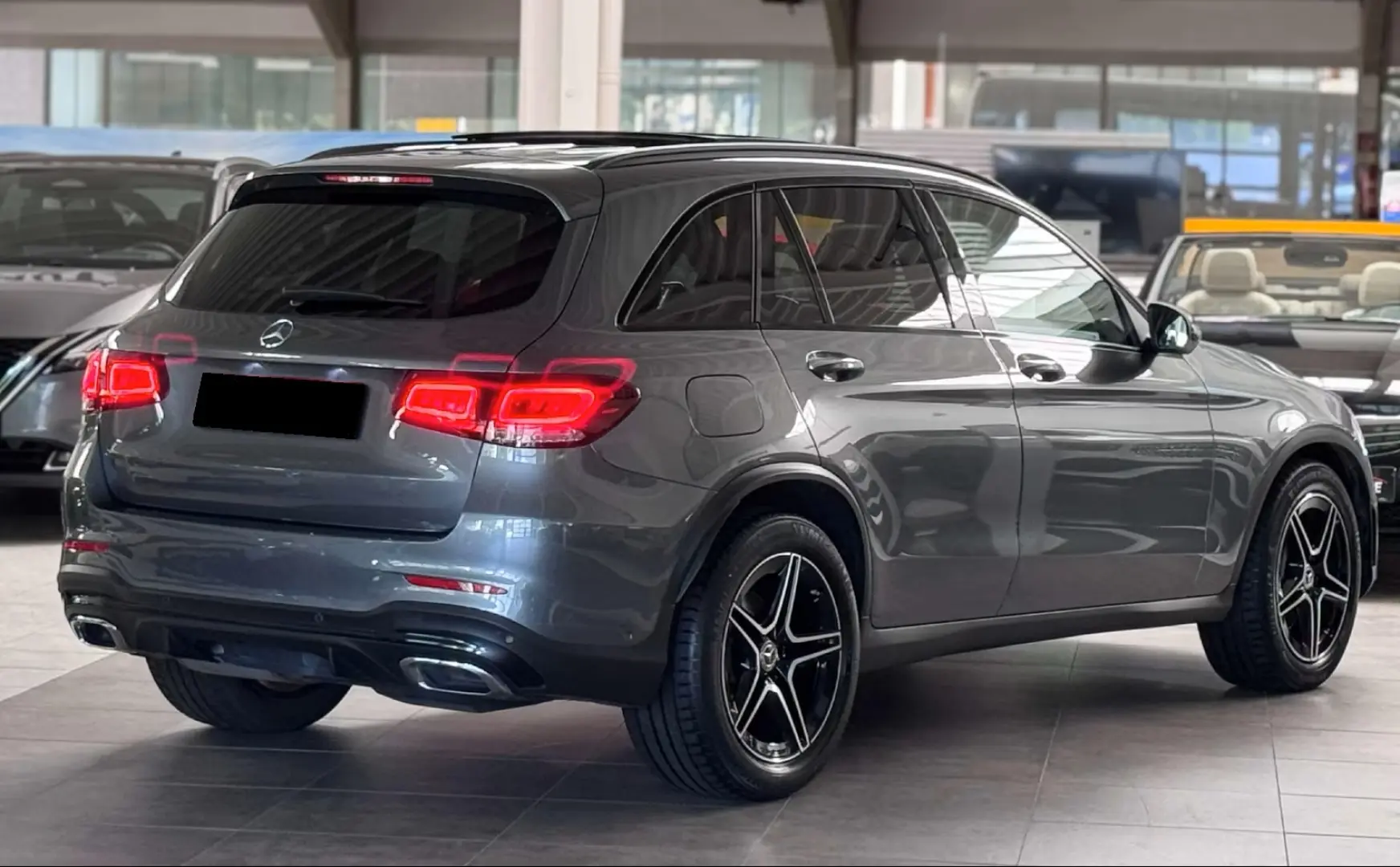 GLC 300 GLC 300d 4Matic*AMG-Line*1.Hand*Pano*AHK