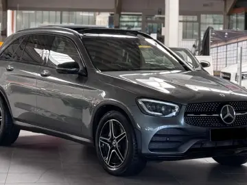 GLC 300 GLC 300d 4Matic*AMG-Line*1.Hand*Pano*AHK