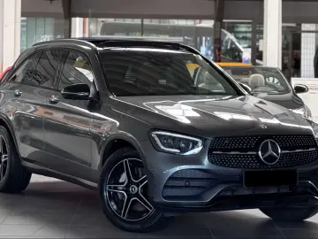 GLC 300 GLC 300d 4Matic*AMG-Line*1.Hand*Pano*AHK