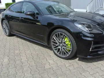 Panamera 4 E-Hybrid faceift schw beig 21  displa