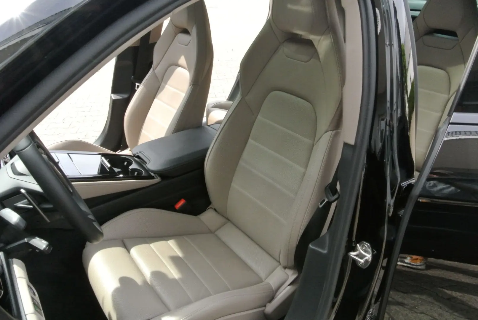 Panamera 4 E-Hybrid,faceift,schw/beig,21