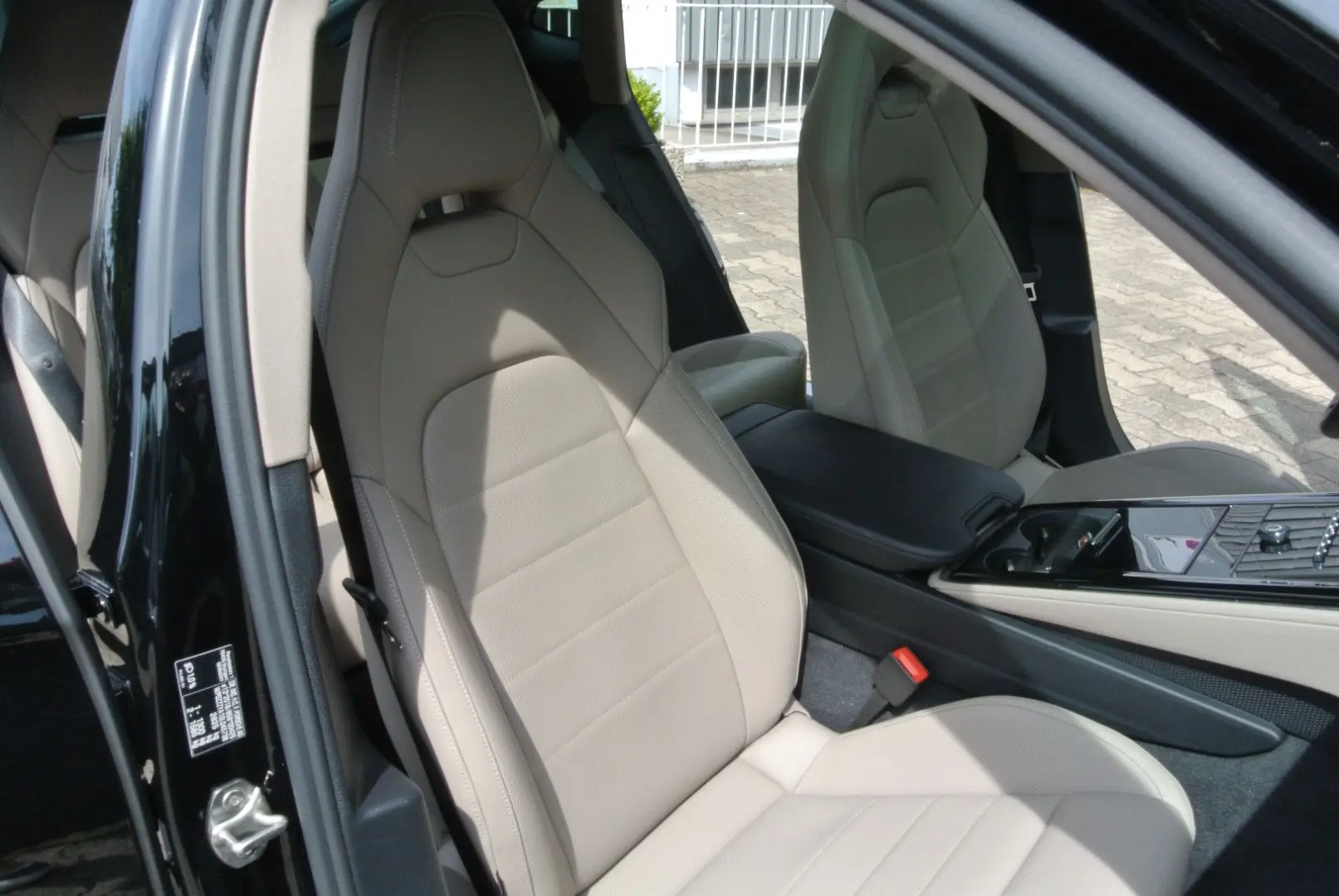 Panamera 4 E-Hybrid,faceift,schw/beig,21