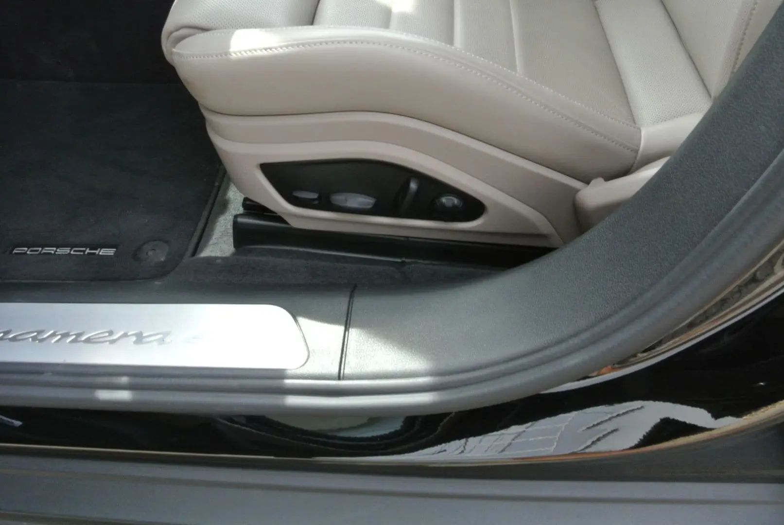 Panamera 4 E-Hybrid,faceift,schw/beig,21