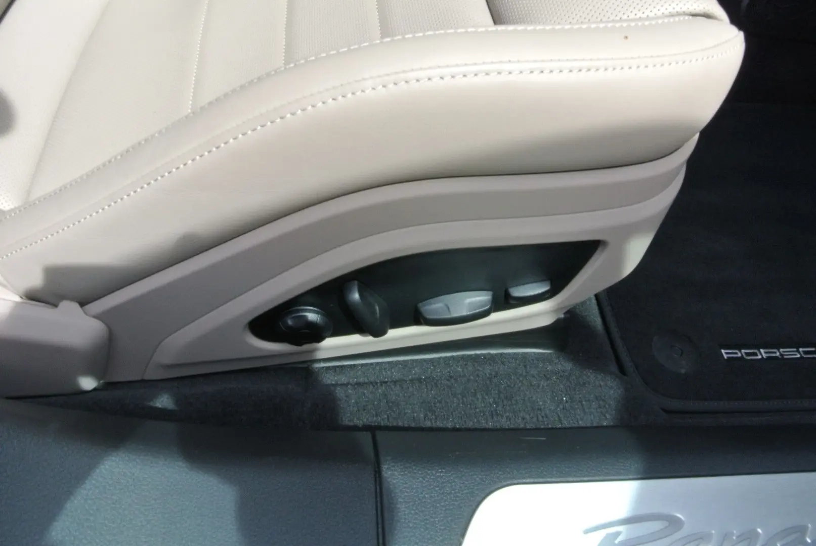 Panamera 4 E-Hybrid,faceift,schw/beig,21