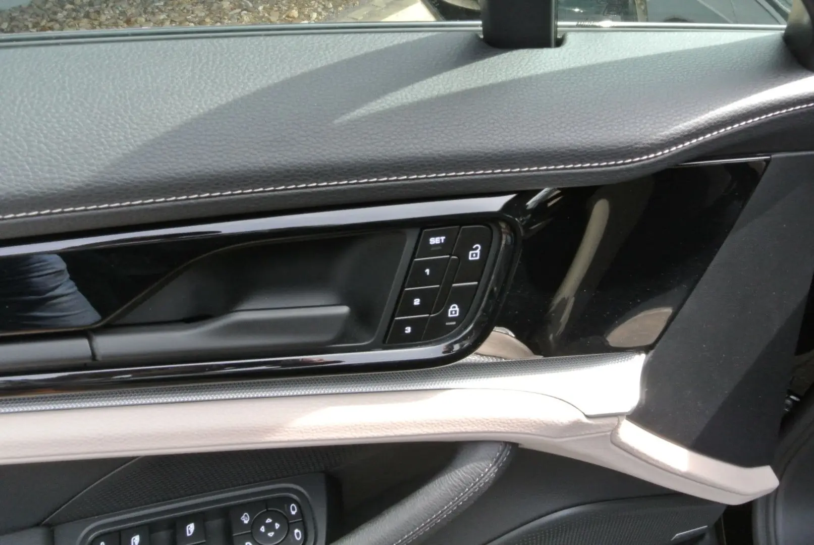 Panamera 4 E-Hybrid,faceift,schw/beig,21