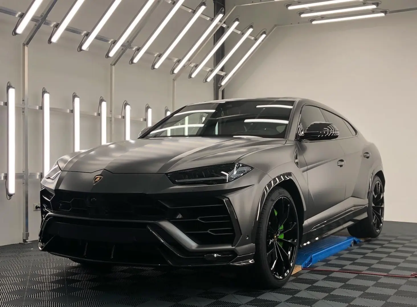 Urus MY21 Carbon Akrapovic Pano 23-Zoll Keramik