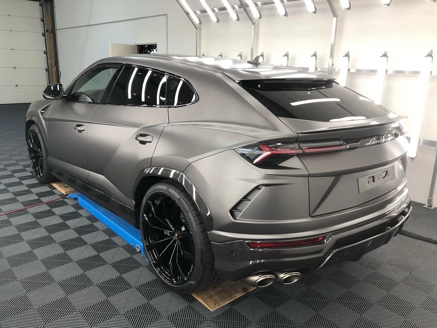 Urus MY21 Carbon Akrapovic Pano 23-Zoll Keramik