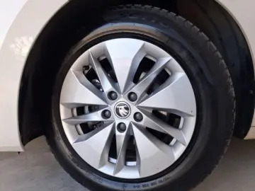 SKODA OCTAVIA 1.5 TSI MHEV Ambition DSG