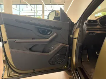 Urus 4.0 V8 PHEV SE