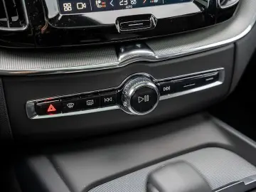 XC60 T6 Plus Dark Recharge AWD GJR PANO 360°