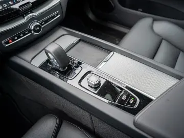 XC60 T6 Plus Dark Recharge AWD GJR PANO 360°