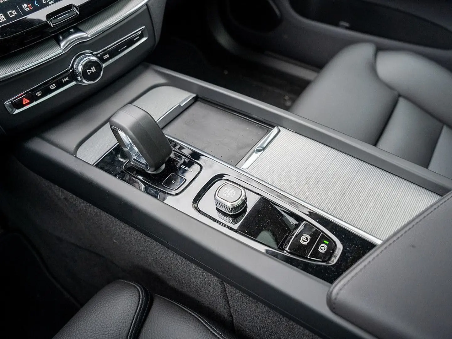 XC60 T6 Plus Dark Recharge AWD GJR PANO 360°