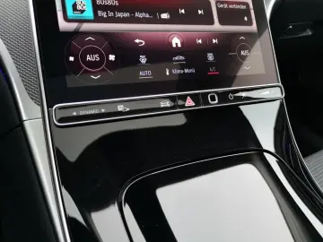 C 300 4M Avantgarde*Pano*DigiLight*AHK*Burmester
