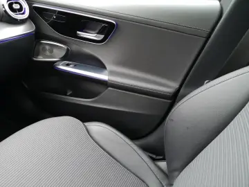 C 300 4M Avantgarde*Pano*DigiLight*AHK*Burmester