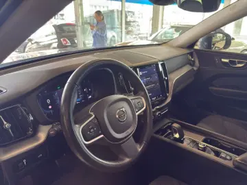XC60 Momentum Pro 2WD/Facelift/Navi/Kamera