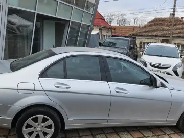 Mercedes-Benz C220