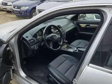Mercedes-Benz C220