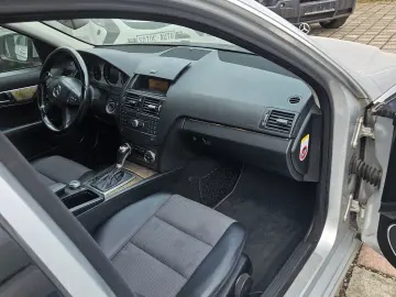 Mercedes-Benz C220