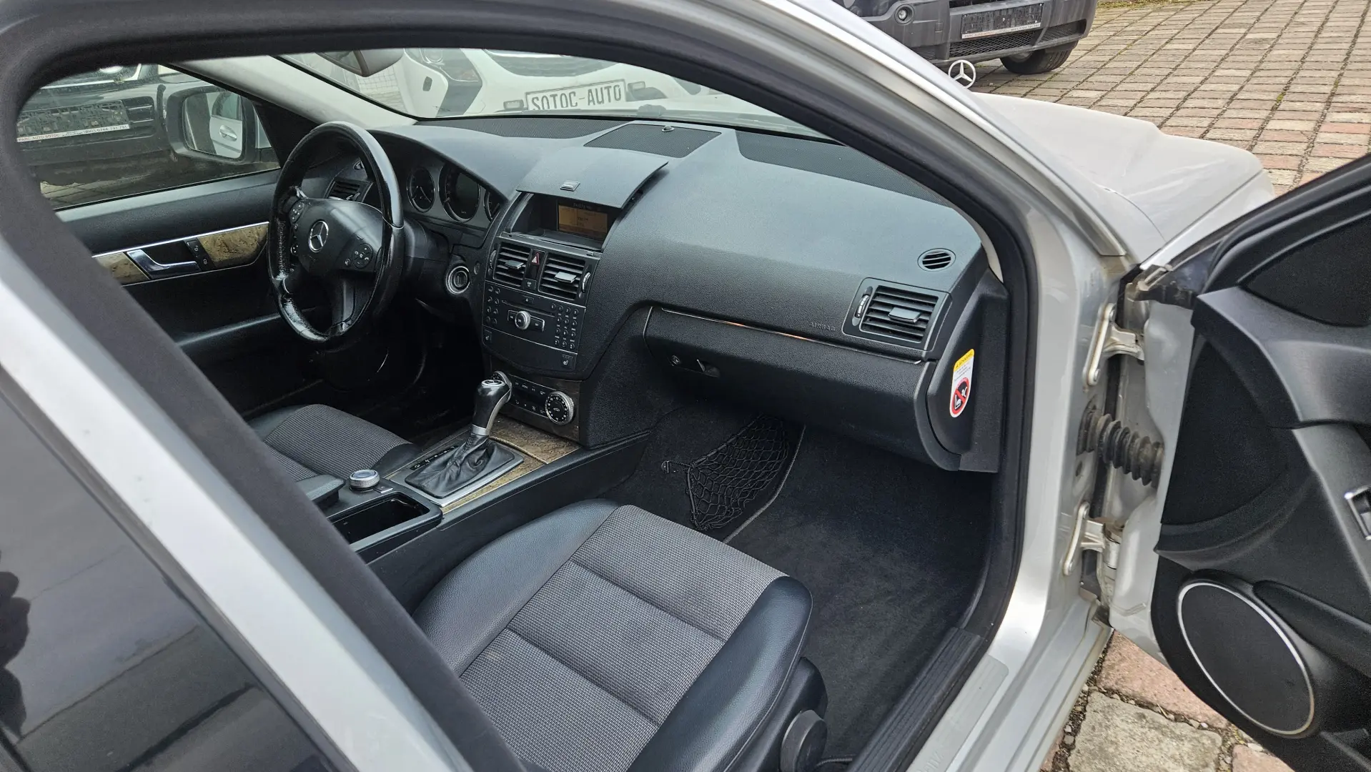 Mercedes-Benz C220