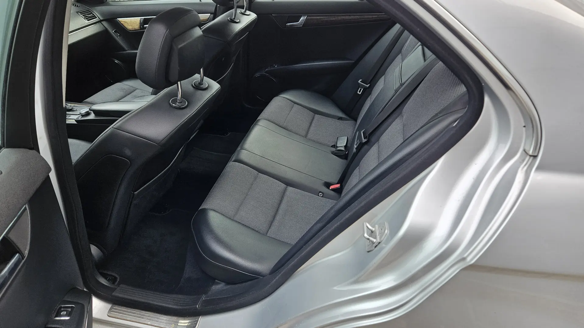 Mercedes-Benz C220